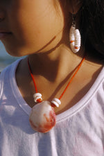 Load image into Gallery viewer, Purple Spondylus + Puka Shell Bead Set

