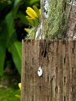 Load image into Gallery viewer, Dainty Napu Hook
