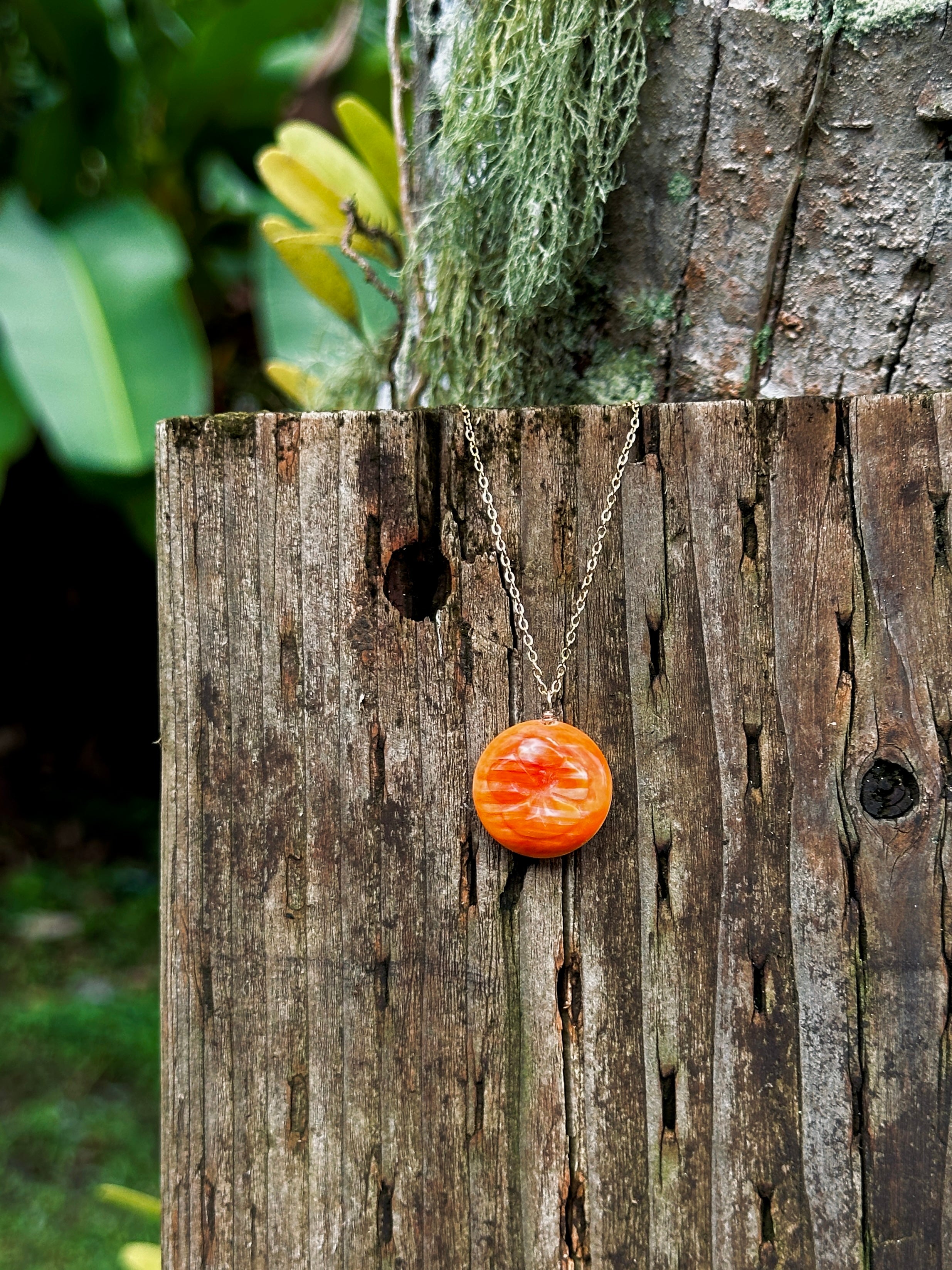 Spondy Money Bead w/Hibiscus
