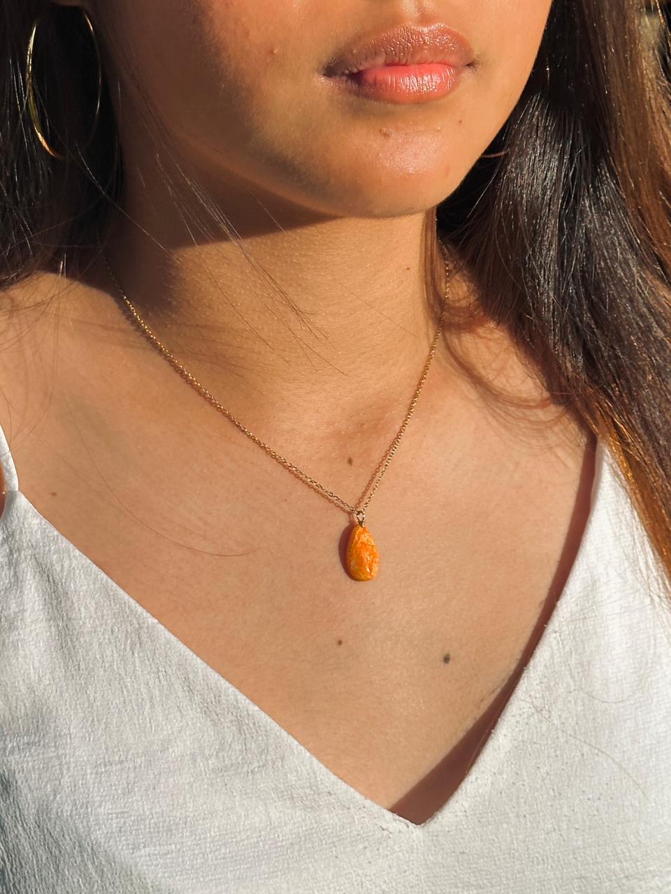 Dainty Spondy Teardrop