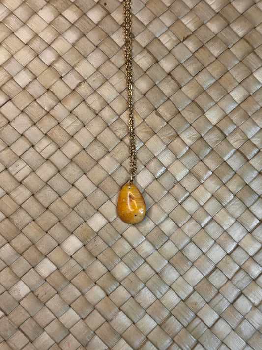 Dainty Spondy Teardrop